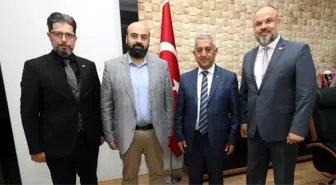 Yeşilay'dan Belediye Başkanı Zeybek'e ziyaret