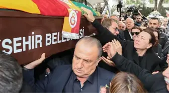 Demet Akbağ, Galatasaray'ın Şampiyonluk Kutlamalarına Katıldı