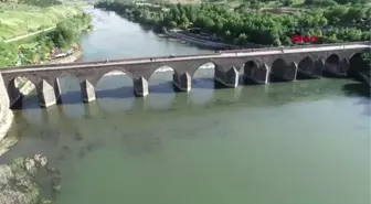 DİYARBAKIR ÇAMURDAN ARINAN DİCLE NEHRİ, GEÇTİĞİ YERLERİ GÜZELLEŞTİRİYOR