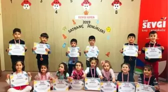 Miniklerin satranç şenliği heyecanlı oldu