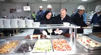 Bakan Selçuk ve Bakan Varank, Metalurji İşçileriyle Sahur Yaptı