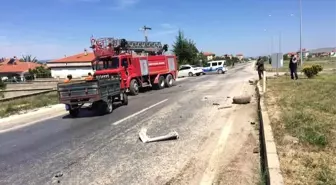 Kamyonet ile çarpışan pat pat sürücüsü hayatını kaybetti