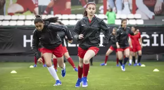 'Nike Women Futbol Turnuvası' Etkinliğinde 30 Kız Futbolcu