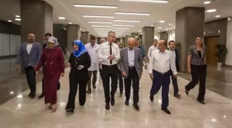 Vali Demirtaş, Adana Şehir Hastanesi çalışanlarıyla iftar yaptı