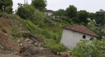 Samsun'da oluşan heyelanlar halkı tedirgin ediyor