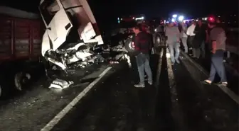 Önünde seyreden tır'a çarpan tır'ın kabini koptu: 1 yaralı