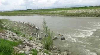 Karasu Nehri'ne atılan çöpler doğayı ve hayvanları tehdit ediyor