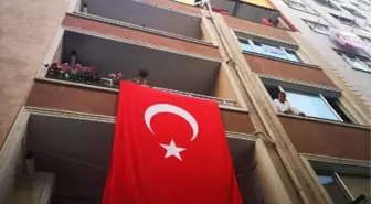 Şehit Subayın Maltepe'deki baba evine ateş düştü