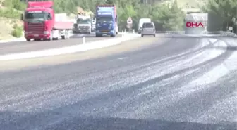 Denizli'de sıcak hava asfalt eritti