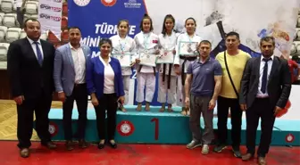 Judo Akademisi meyvelerini veriyor