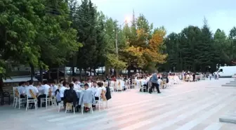 Minare gölgesinde gençlik iftarı