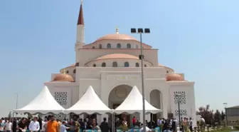 Dünyaca ünlü sanatçılar GEBKİM Camii'ne imza attılar