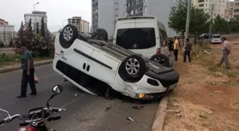 Kahramanmaraş'ta panelvan araç takla attı: 2 yaralı