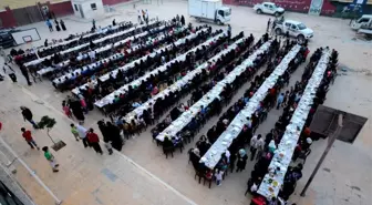 Suriye'de yetimlerle iftar