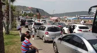 Feribot seferleri ve bağlantı yollarında trafik yoğunluğu