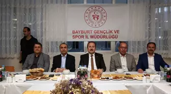 Vali Ali Hamza Pehlivan iftarını öğrencilerle birlikte yaptı