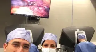 İki Türk doktor, dünya cerrahlarına robotik cerrahi öğretiyor