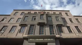 AK Parti, Yeni Akit yazarının TSK hakkındaki sözlerine tepki gösterdi