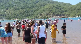Efsaneyi duyan yerli turist oraya koştu