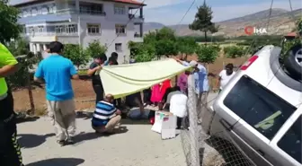 Güneş altında bekleyen yaralıların üzerinde örtü açıp gölge yaptılar