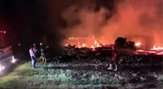 Çorum'daki yangında 4 ev 1 samanlık kullanılamaz hale geldi