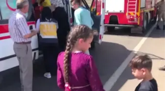 HATAY'DA 2 ARAÇ ÇARPIŞTI; 13 YARALI
