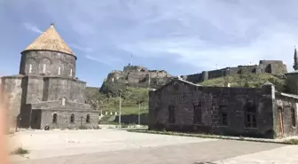 Kars'ta Papaz'ın evi kaderine terk edildi
