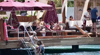 Özlem Yıldız'dan bronzlaşma dersi
