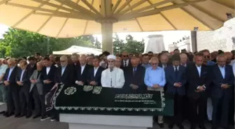 Pelit Pastaneleri'nin sahibinin eşi Afife Ayan son yolculuğuna uğurlandı