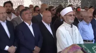 Pelit Pastaneleri'nin sahibinin eşi Afife Ayan son yolculuğuna uğurlandı