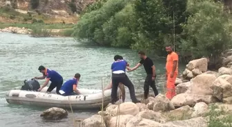 Serinlemek için girdiği çayda mahsur kalan şahsı AFAD kurtardı