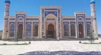 Hırka-i Şerif'in hediye edildiği Karani'nin Özbekistan'daki türbesi restore ediliyor