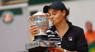 Avustralyalı Ashleigh Barty ilk Grand Slam şampiyonluğunu Fransa Açık'ta aldı