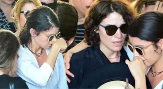 Beren Saat ve Belçim Bilgin Aykut Cömert'in cenazesinde gözyaşlarına boğuldular