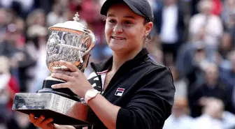 Fransa Açık'ta kadınlarda şampiyon Ashleigh Barty