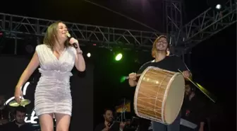 Kayısı Festivali'nde Merve Özbey coşkusu