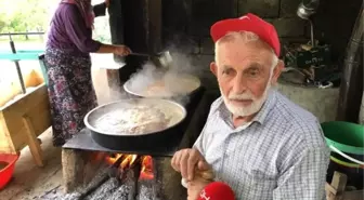 Yusufeli'nde, dut pekmezi geleneği sürdürülüyor