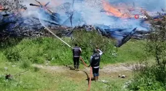 Çorum'da çıkan yangında rüzgarın etkisiyle 7 ev kül oldu