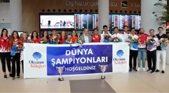 Dünya tenis şampiyonları Türkiye'ye döndü