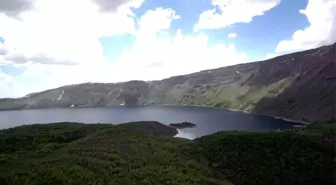 Nemrut Krater Gölü'ne ziyaretçi akını