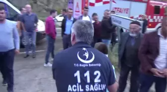 Otomobil su kanalına devrildi: 4 yaralı
