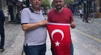 ASKF Başkan Bıyık Milli maç için bayrak dağıttı