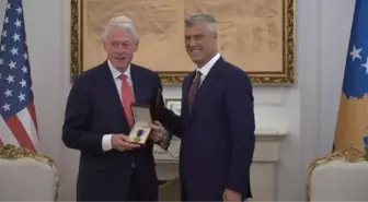 Bill Clinton'a Kosova'da 'Cumhurbaşkanlığı Nişanı' verildi