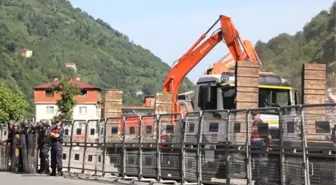 Fırtına Vadisi'nde kaçak yapıların yıkımına başlandı