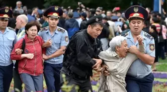 Kazakistan'da seçimleri geçici cumhurbaşkanı Tokayev kazandı, protesto eden yüzlerce kişi gözaltına...