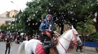 Isparta'da gül kokulu festival korteji