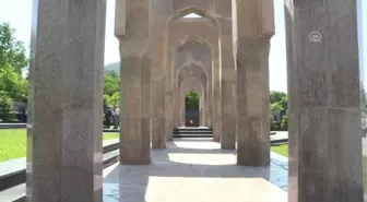 Milli Savunma Bakanı Akar, Gebele Şehitler Hiyabanını ziyaret etti