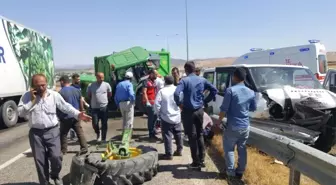 Siirt'te traktör ile minibüs çarpıştı: 6 yaralı