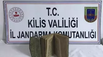 Ali Şir Nevai'nin 15'inci yüzyıla ait şiir kitabı ile yakalandı