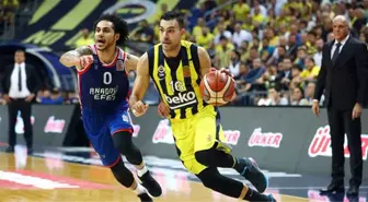 Anadolu Efes, Fenerbahçe Beko'yu 74-57 mağlup etti!